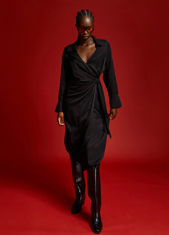 Чорна кежуал сукня на запах H&M однотонна