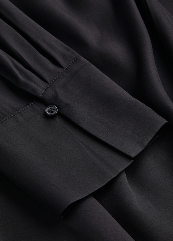 Чорна кежуал сукня на запах H&M однотонна