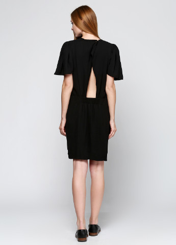 Черное кэжуал платье с открытой спиной Y.A.S однотонное