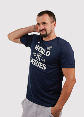 Темно-синя футболка Nike