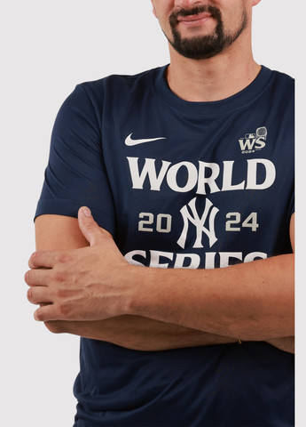 Темно-синя футболка Nike