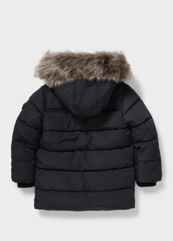Черная детская куртка для мальчика зима C&A