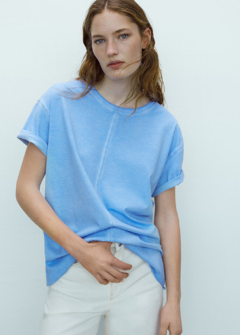 Блакитна літня футболка Massimo Dutti