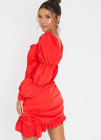 Красное кэжуал платье PrettyLittleThing однотонное