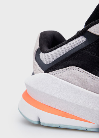 Серые всесезонные кроссовки Under Armour