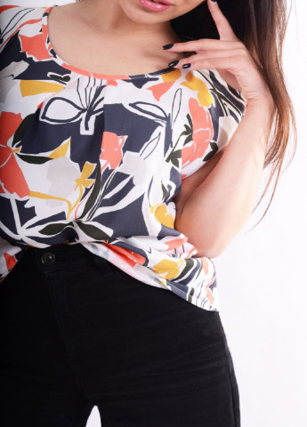 Черно-белая летняя блуза с крупным цветочным принтом Luxik