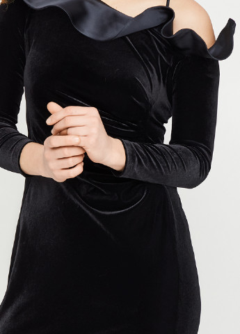 Черное кэжуал платье Emporio Armani однотонное