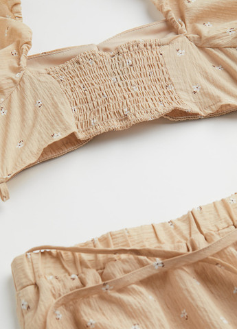 Бежевое кэжуал платье клеш, с открытой спиной H&M однотонное