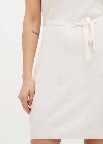 Кремова кежуал сукня сукня светр PrettyLittleThing однотонна