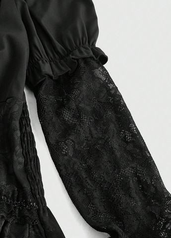 Чёрная блуза с баской SHEIN