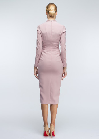 Светло-розовое деловое платье футляр BGL однотонное