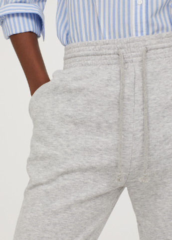 Светло-серые спортивные демисезонные зауженные брюки H&M