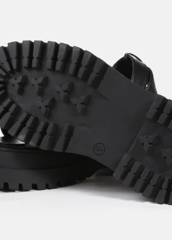 Черные босоножки Missguided с ремешком на тракторной подошве