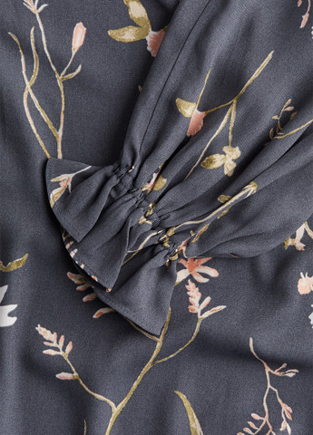 Серое кэжуал платье оверсайз H&M с цветочным принтом