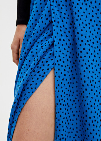 Голубая кэжуал в горошек юбка Pull & Bear а-силуэта (трапеция)