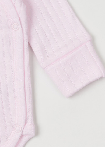 Розовый демисезонный комплект (шапка, боди, ползунки) KRAKO