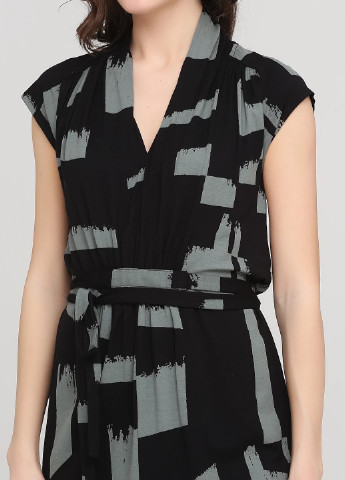 Черное коктейльное платье на запах Signature Collection с абстрактным узором