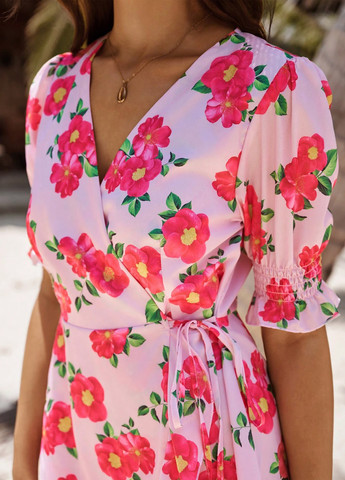 Розовое кэжуал платье на запах SHEIN с цветочным принтом