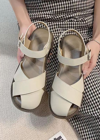 Бежевые босоножки Vi с ремешком