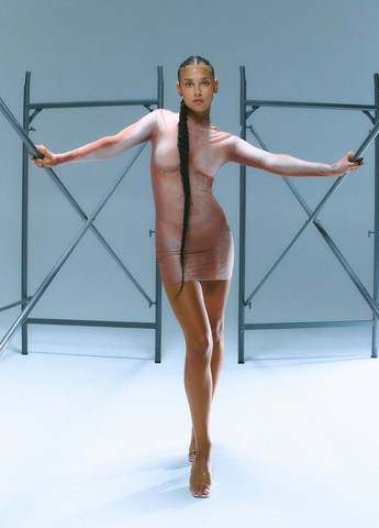 Бежевое откровенный платье силуэтная Gepur с цветочным принтом