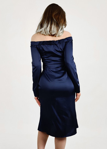 Синя вечірня сукня з відкритими плечима PrettyLittleThing однотонна