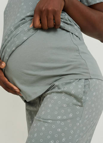 Оливковая всесезон пижама для беременных (футболка, капри) футболка + капри C&A