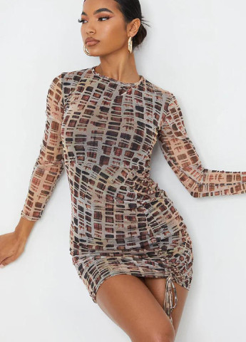 Коричневое коктейльное платье платье-водолазка PrettyLittleThing с абстрактным узором