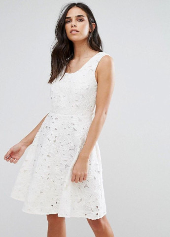 Білий коктейльна плаття, сукня кльош, з відкритою спиною Liquorish однотонна