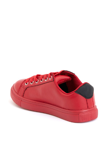 Червоні кросівки DeFacto