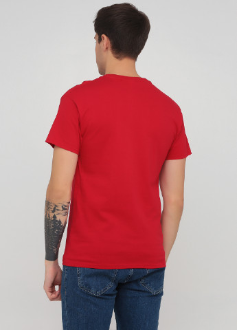 Червона футболка Hanes