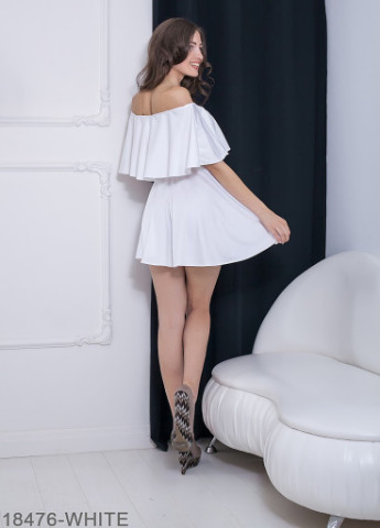 Белое кэжуал симпатичное свободное платье со спущенными плечами и баской nicole украина, белый Podium однотонное