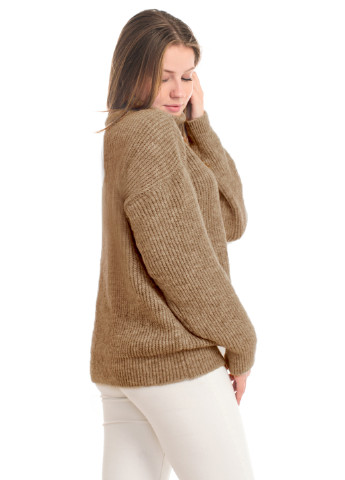Светло-коричневый зимний свитер SVTR