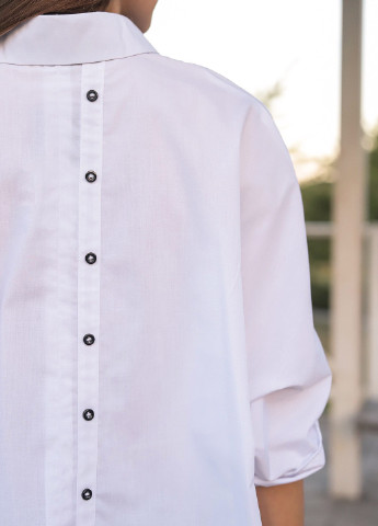 Біла демісезонна сорочка оригінального асиметричного крою, з вишивкою на кишені INNOE Блуза с вышивкой
