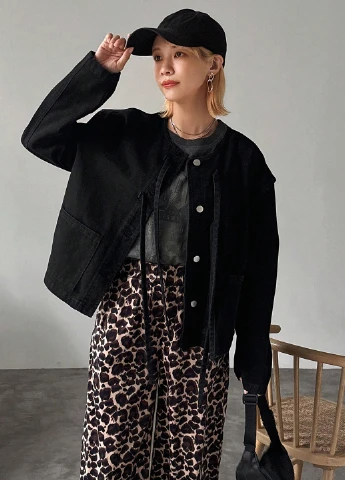 Черная демисезонная куртка SHEIN