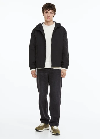 Черная демисезонная ветровка H&M