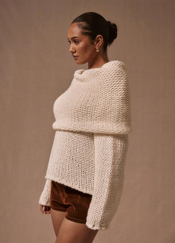 Кремовый зимний свитер SHEIN