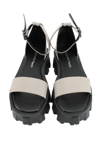 Бежевые босоножки Twenty Two