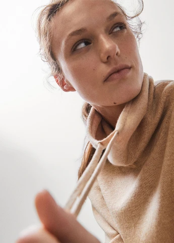Бежевий демісезонний светр Massimo Dutti