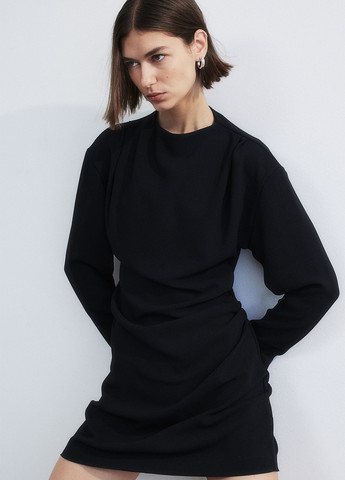 Черное кэжуал платье силуэтная H&M однотонное