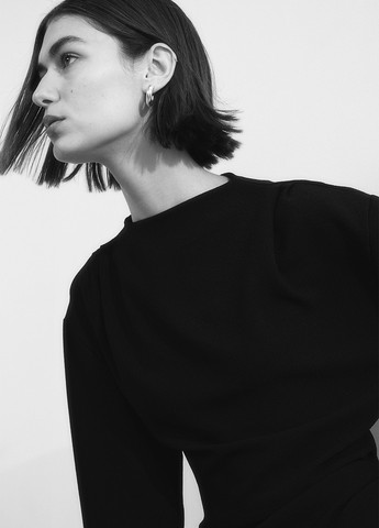 Черное кэжуал платье силуэтная H&M однотонное