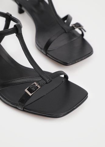 Черные босоножки Respect с ремешком