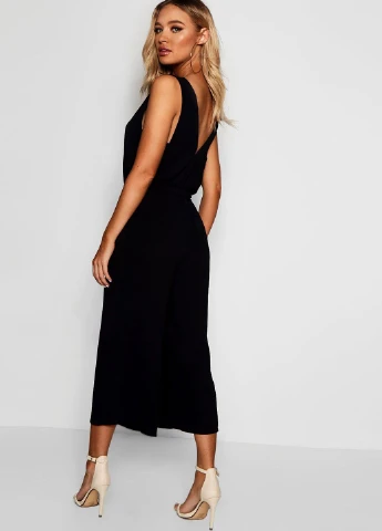 Комбинезон Boohoo комбинезон-брюки однотонный чёрный кэжуал полиэстер, трикотаж