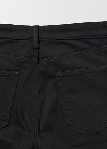 Черные демисезонные зауженные джинсы Uniqlo