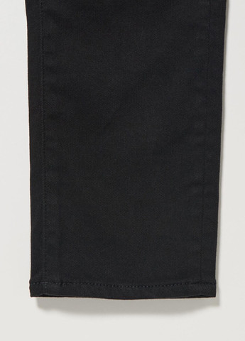 Черные демисезонные зауженные джинсы Uniqlo