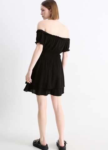 Черное кэжуал платье с открытыми плечами C&A однотонное