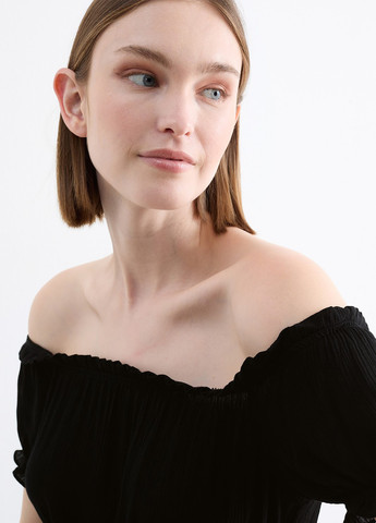 Черное кэжуал платье с открытыми плечами C&A однотонное