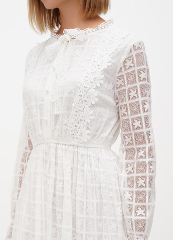 Белое кэжуал платье Minus однотонное