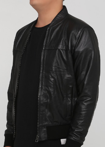 Чорна демісезонна куртка шкіряна Egzotic