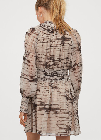 Бежевое кэжуал платье клеш H&M с абстрактным узором