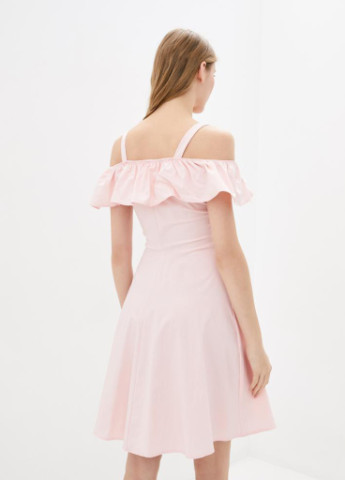 Розовое пляжное летнее платье на бретелях с рюшами с открытыми плечами Podium однотонное